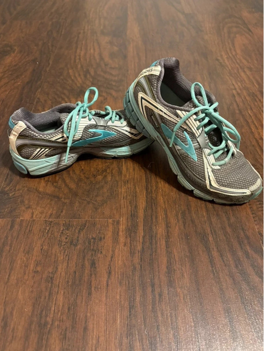 Brooks size 8 1/2 gray & turquoise GUC [COPY]
